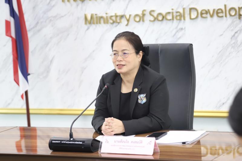 นางเตือนใจ คงสมบั�