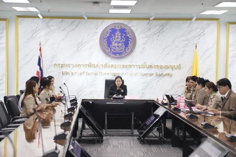 นางเตือนใจ คงสมบั�