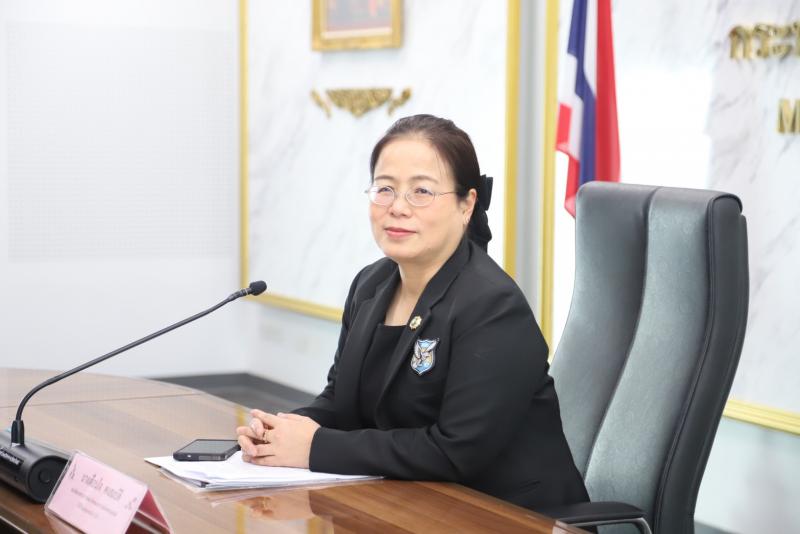 นางเตือนใจ คงสมบั�