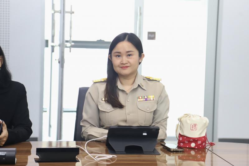 นางเตือนใจ คงสมบั�