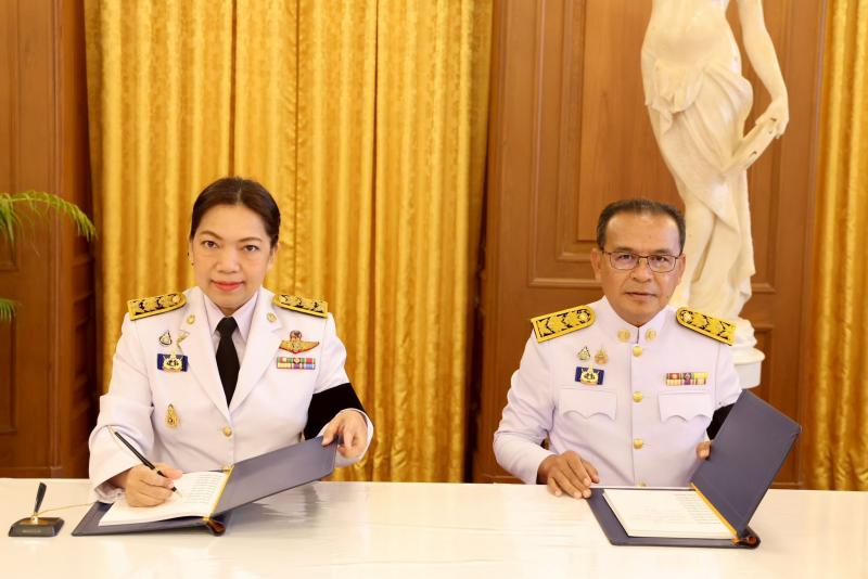 ปลัด พม. พร้อมด้วย �