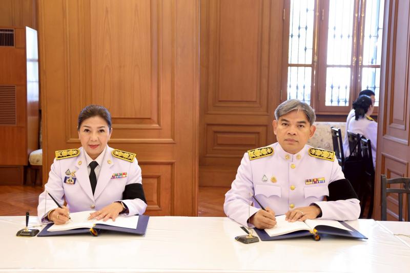 ปลัด พม. พร้อมด้วย �