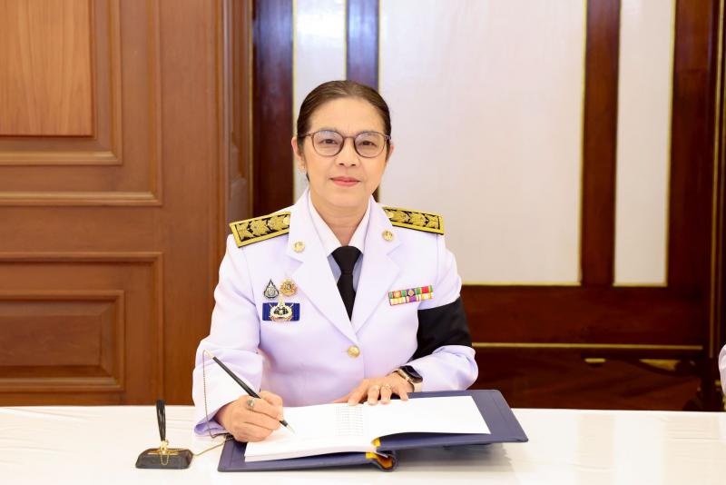 ปลัด พม. พร้อมด้วย �