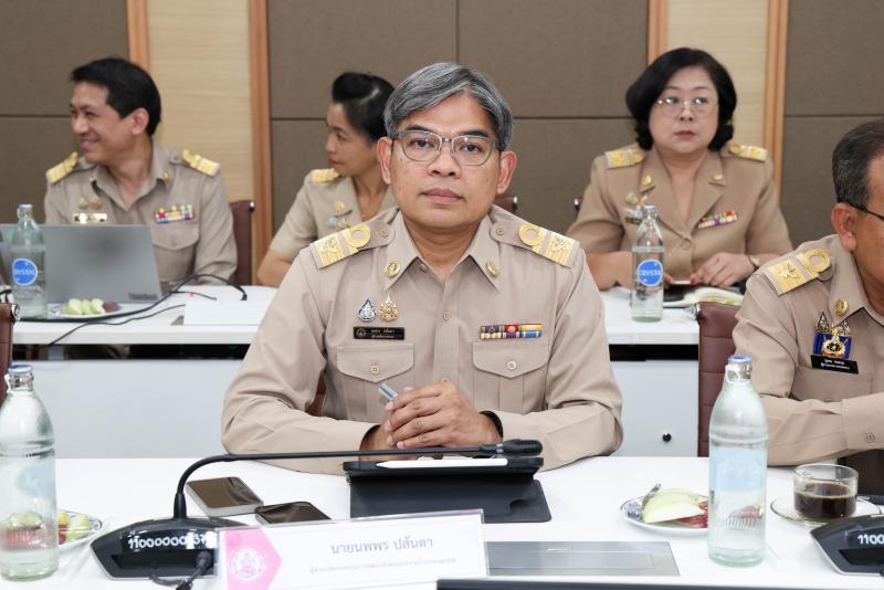 ปลัด พม. เป็นประธา�