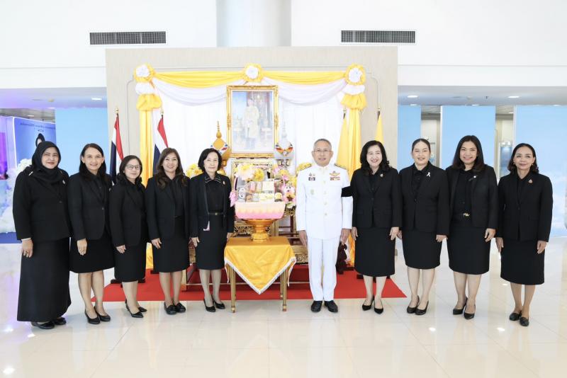ปลัด พม. รับกระเช้�