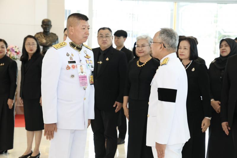 ปลัด พม. รับกระเช้�