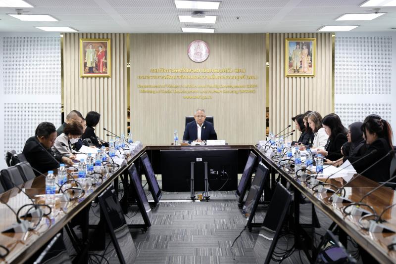 ปลัด พม. เป็นประธา�