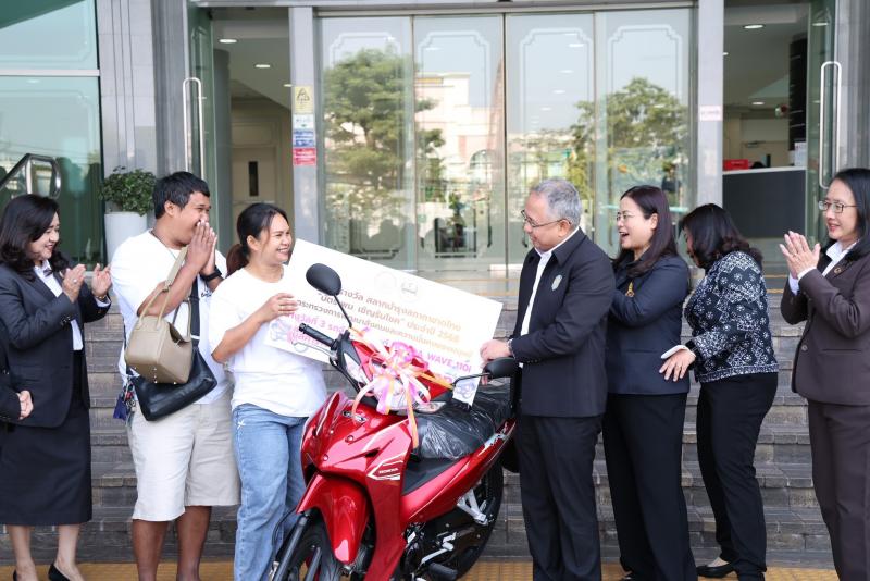ปลัด พม. ร่วมมอบรา�