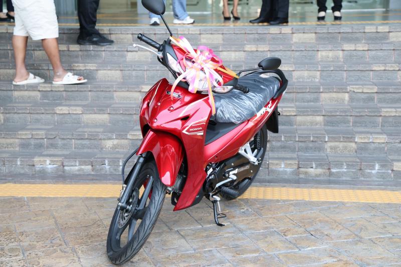 ปลัด พม. ร่วมมอบรา�