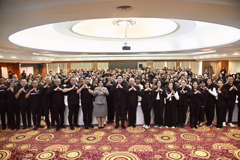 "อัครา" รมว.พม. ห�