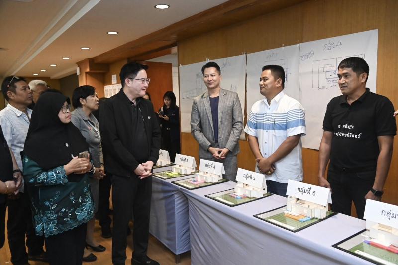 รมว.พม. พบปะให้กำล�