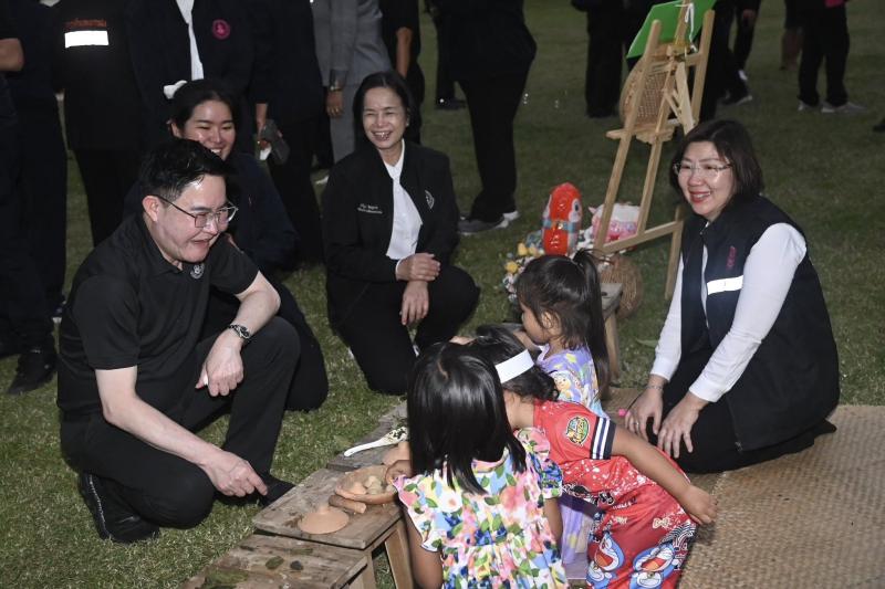 รมว.พม. เป็นประธาน�