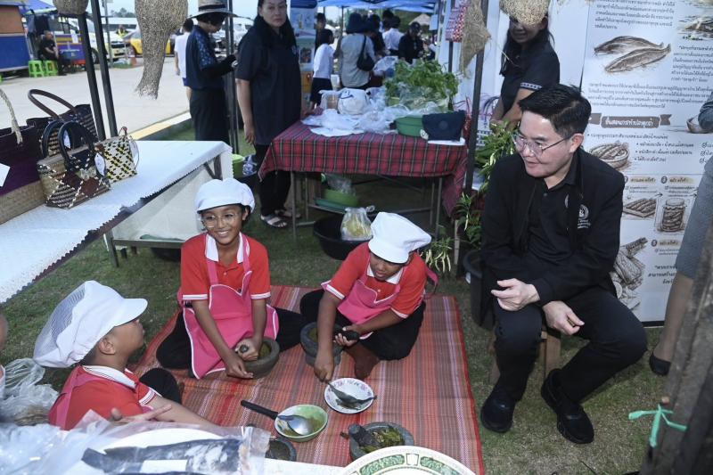 รมว.พม. เป็นประธาน�