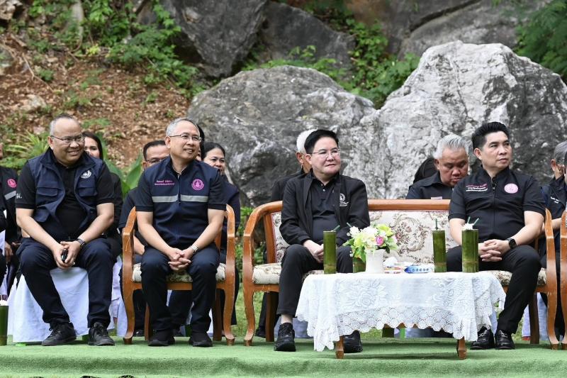 รมว.พม. เป็นประธาน�