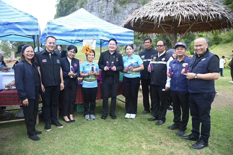 รมว.พม. เป็นประธาน�