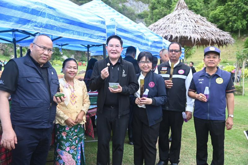 รมว.พม. เป็นประธาน�