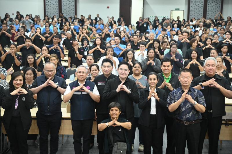 รมว.พม. กล่าวพบปะแ�