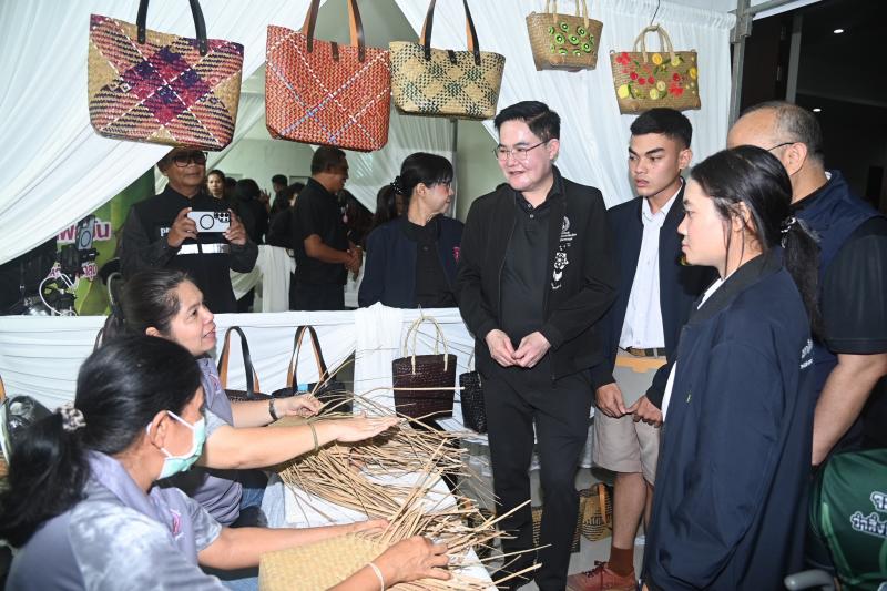 รมว.พม. กล่าวพบปะแ�