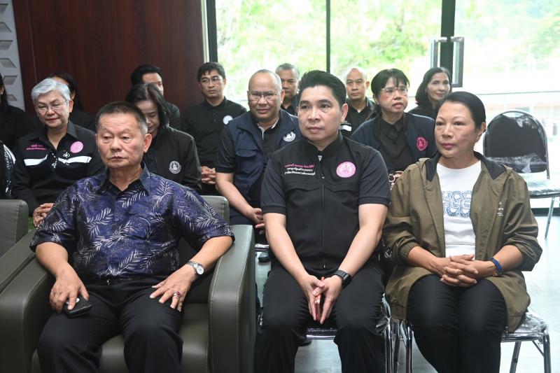 รมว.พม. กล่าวพบปะแ�