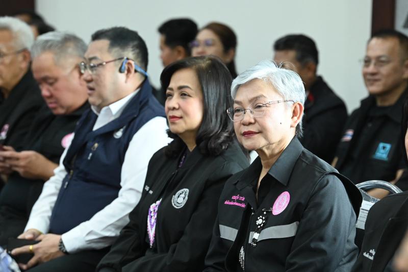 รมว.พม. กล่าวพบปะแ�