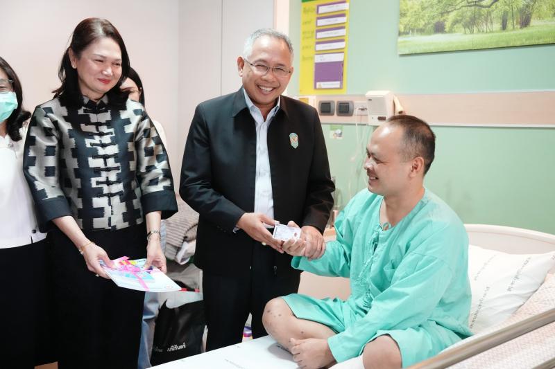 ปลัด พม. พร้อมด้วย �