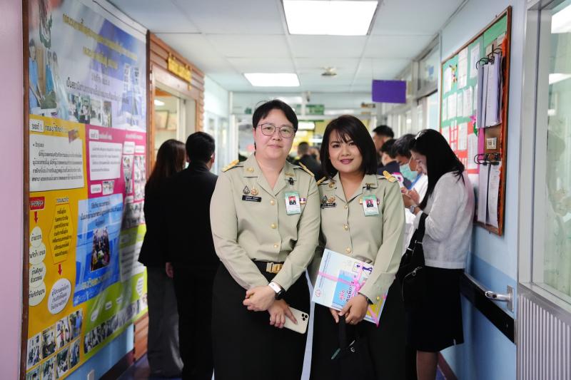 ปลัด พม. พร้อมด้วย �