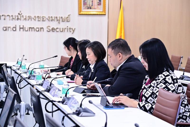นางสาวสุนีย์ ศรีส�