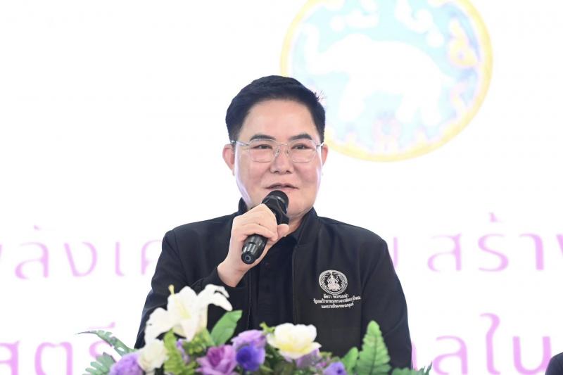 รมว.พม. เป็นประธาน�
