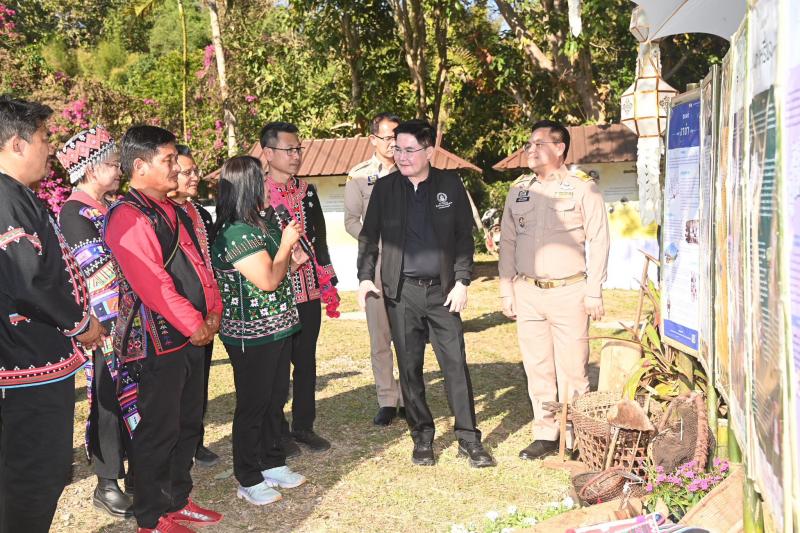 รมว.พม. เป็นประธาน�