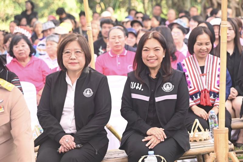 รมว.พม. เป็นประธาน�