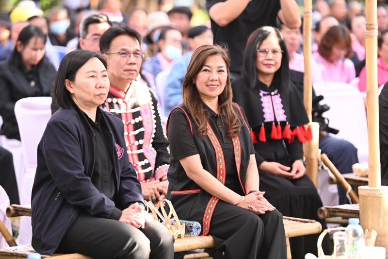 รมว.พม. เป็นประธาน�