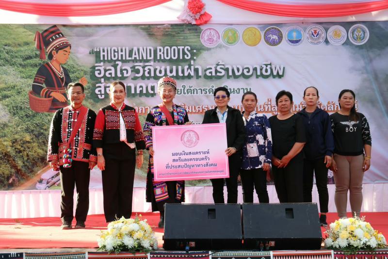 รมว.พม. เป็นประธาน�