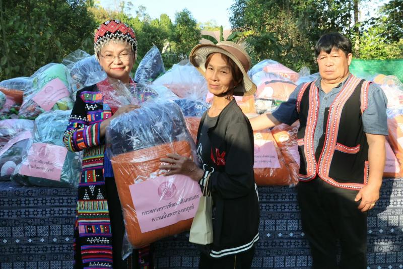 รมว.พม. เป็นประธาน�