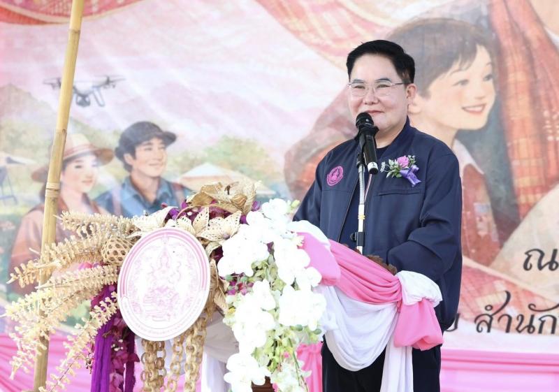 รมว.พม. ลงพื้นที่จ�