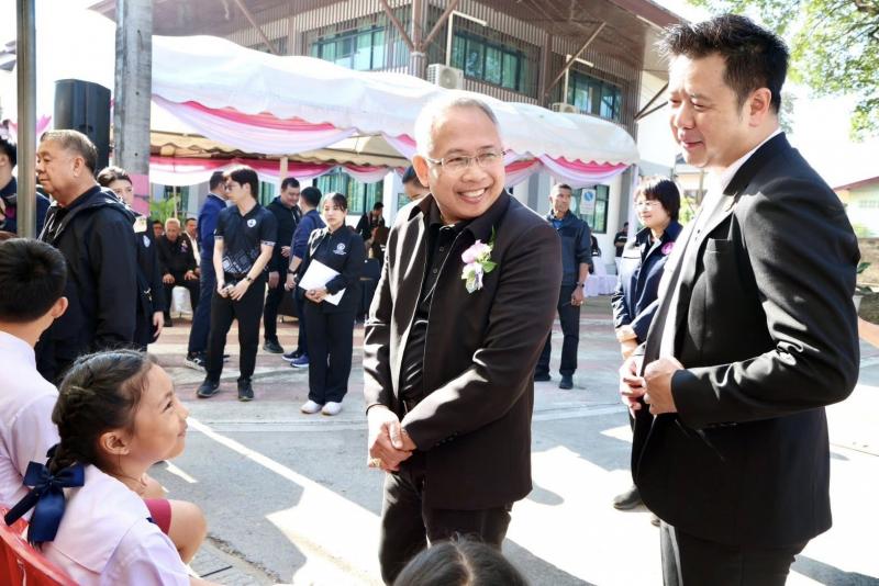 รมว.พม. ลงพื้นที่จ�