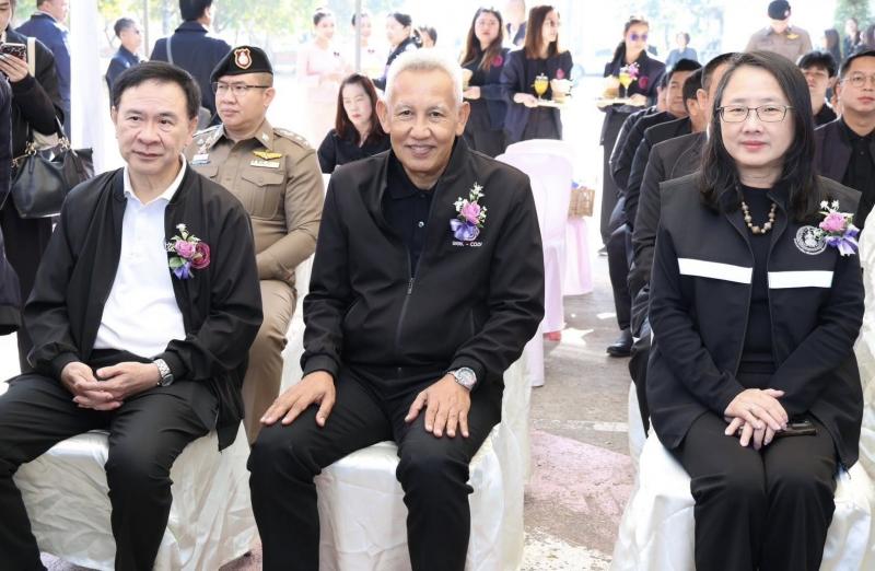 รมว.พม. ลงพื้นที่จ�
