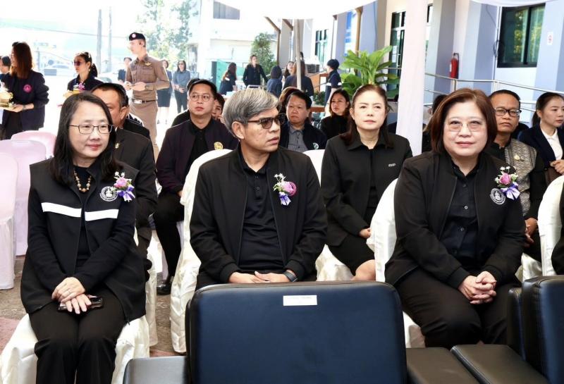 รมว.พม. ลงพื้นที่จ�