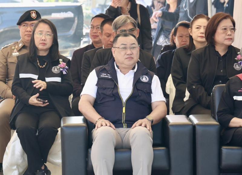 รมว.พม. ลงพื้นที่จ�