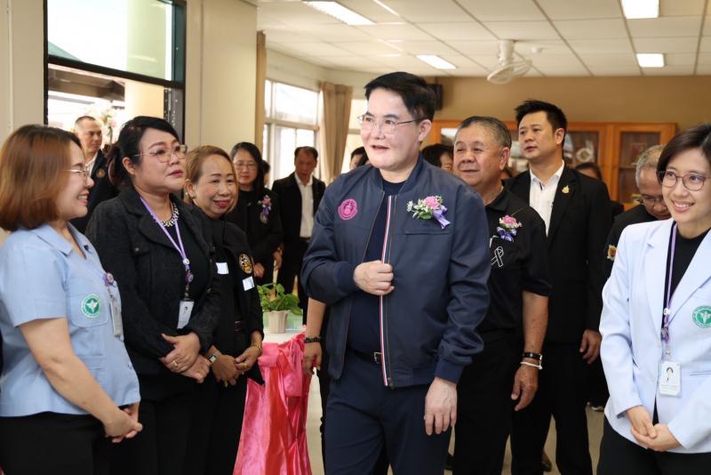"อัครา" รมว.พม. ห�