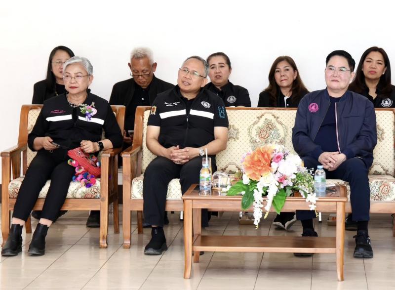รมว.พม. ลงพื้นที่จ�