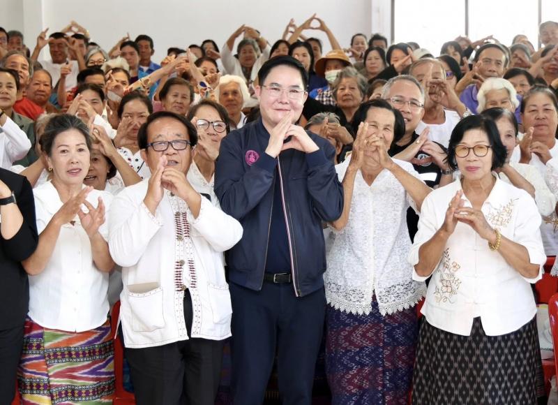 รมว.พม. ลงพื้นที่จ�