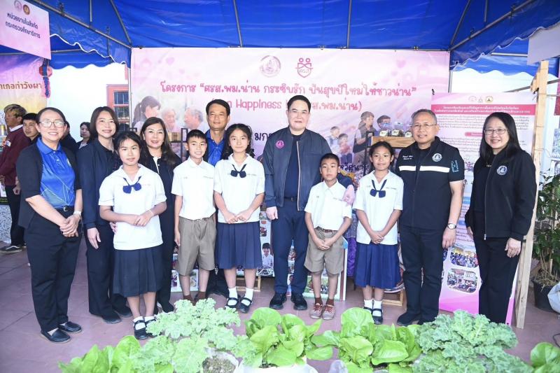 รมว.พม. ลงพื้นที่จ�