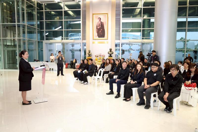 นางเตือนใจ คงสมบั�