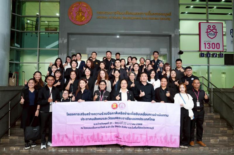 นางเตือนใจ คงสมบั�