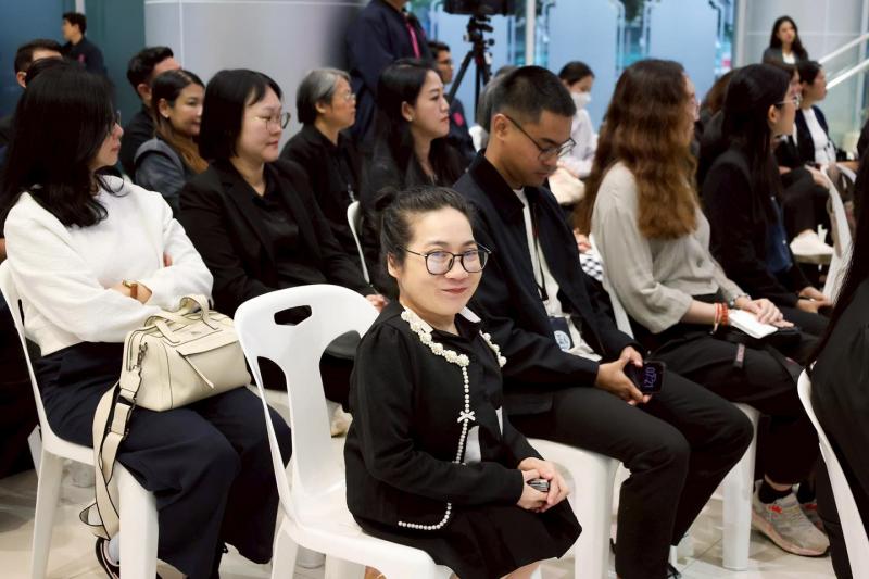 นางเตือนใจ คงสมบั�