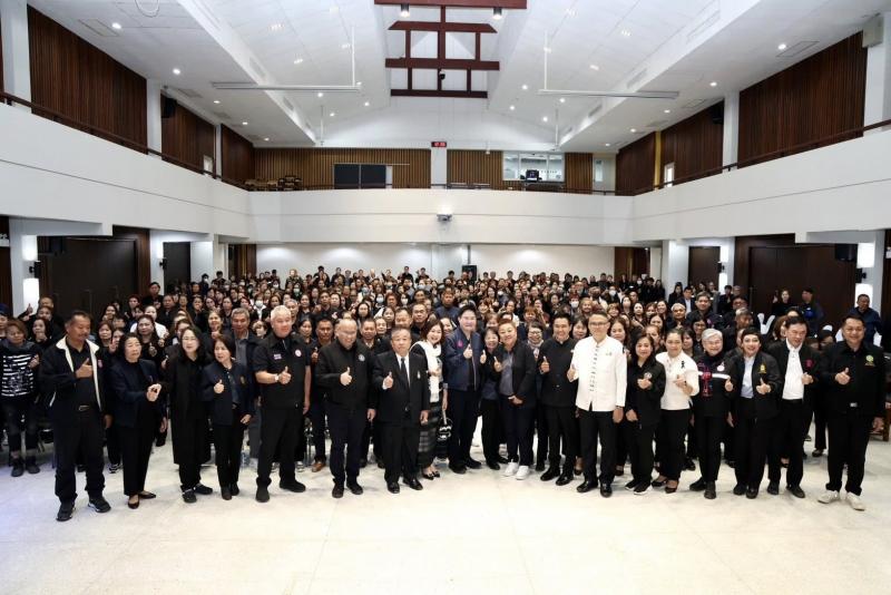 รมว.พม. ลงพื้นที่จ�