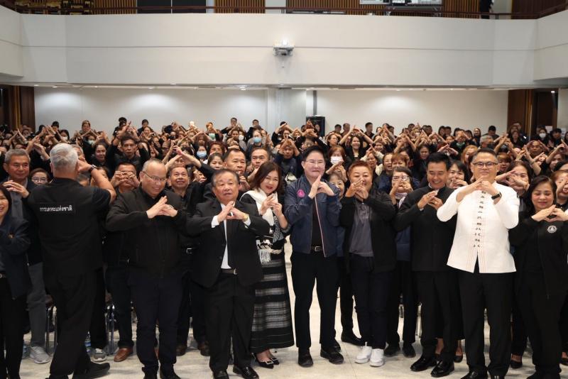 รมว.พม. ลงพื้นที่จ�