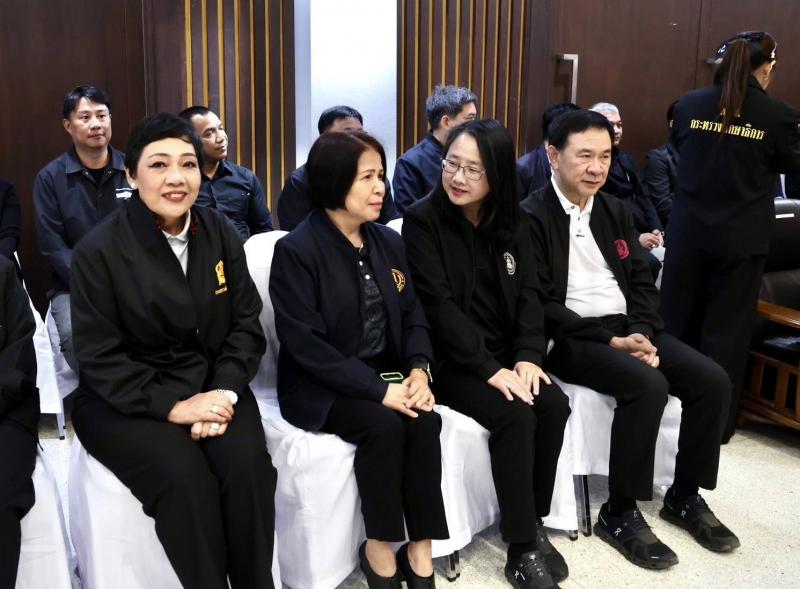 รมว.พม. ลงพื้นที่จ�