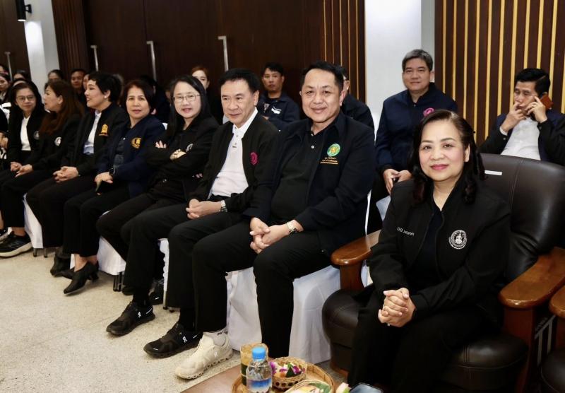 รมว.พม. ลงพื้นที่จ�