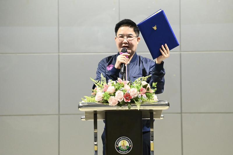 รมว.พม. ลงพื้นที่จ�